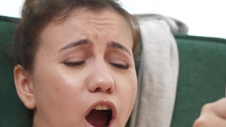 flexi fresh woman Lilka Li stretching her curvy body