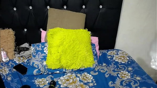 Cheating Teenie Stepsis Spreading Butt, Flashing Twat